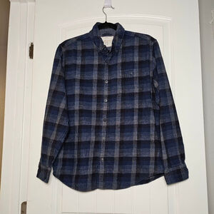 Weatherproof M dark blue, grey, black flannel button down flannel shirt
